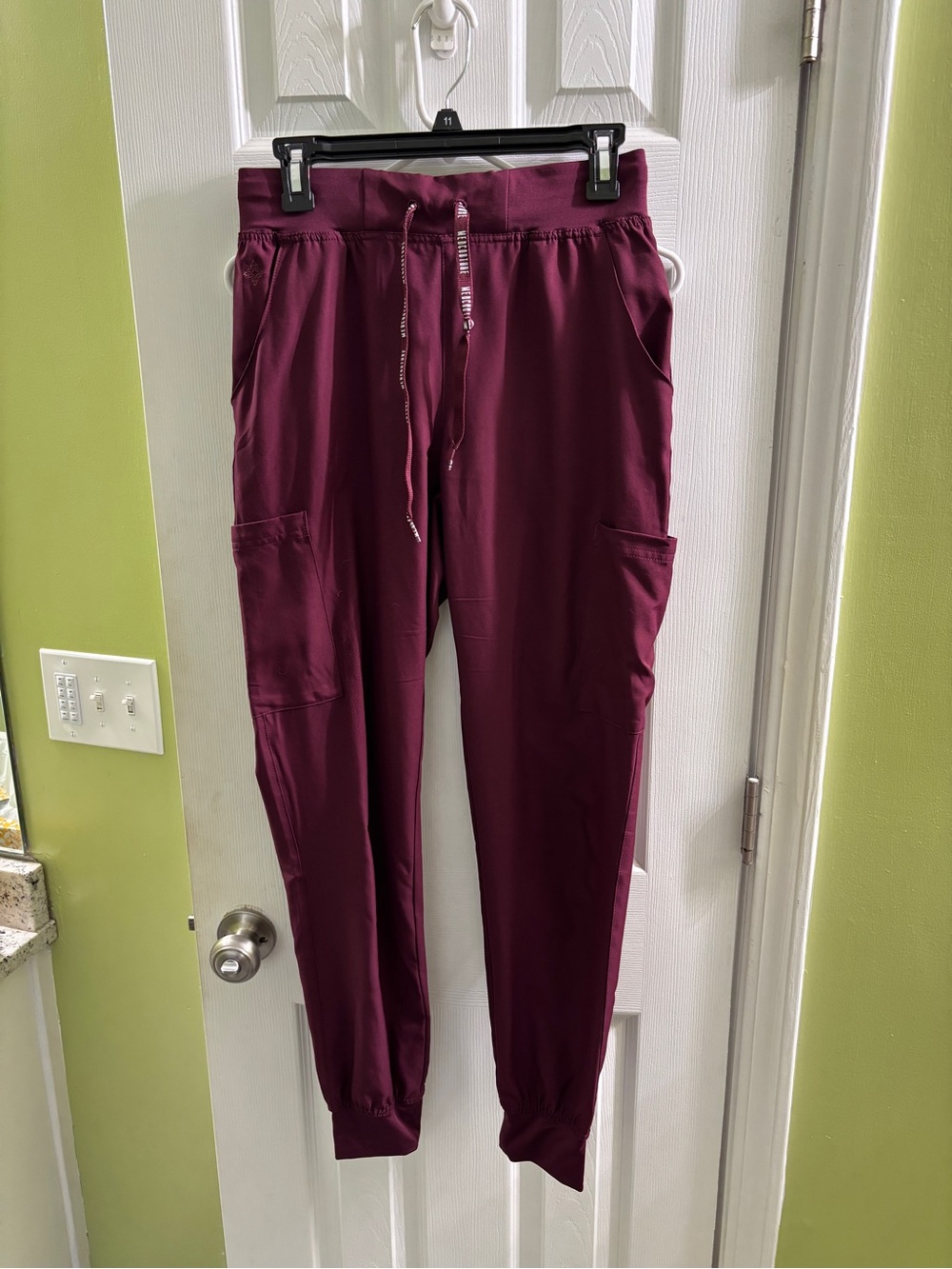Insight Women's Scrub Set - Picture 3 of 4